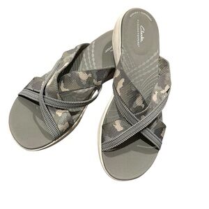 Clarks Mira Isle Womens Sandal cloudsteppers Camo slip on Gray Criss-Cross Sz 10
